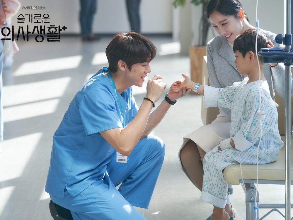 Phim hay cuối tuần Hàn Quốc Hospital Playlist Bác sĩ nhân ái chữa lành