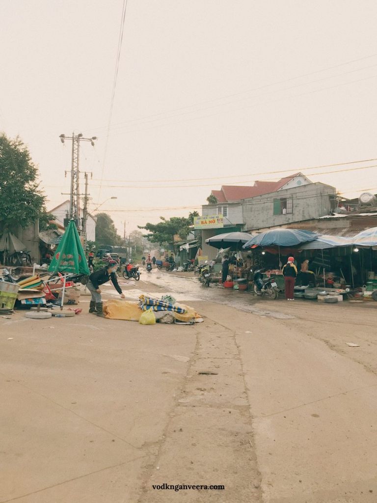 Du lịch thiện nguyện Đắk Nông Color Tour hoạt động tình nguyện bền vững sustainability travel Vietnam